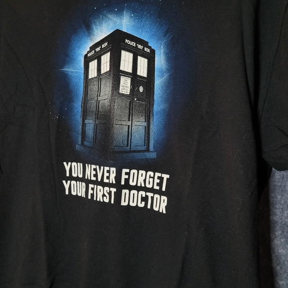 ✨️3/$25✨️ Ripple Junction Black T-Shirt with Blue Doctor Who Graphic - Picture 2 of 3